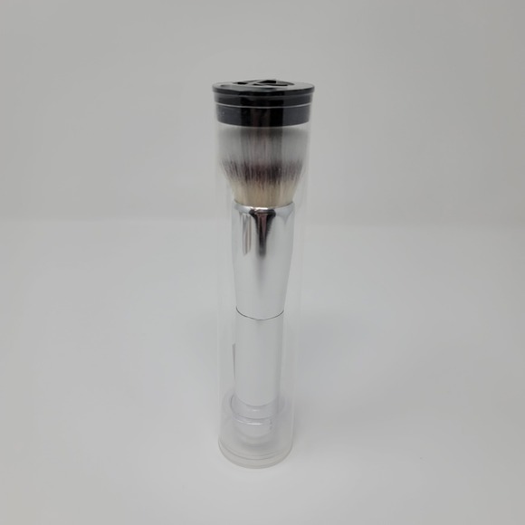 it cosmetics Other - IT Cosmetics Heavenly Luxe Double Airbrush Foundation Face Brush Silver‎ New